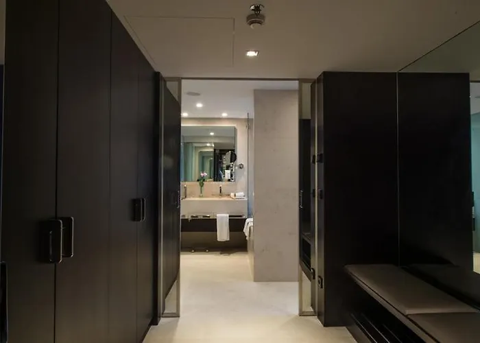 Top Hotels at Porto Airport, Portugal