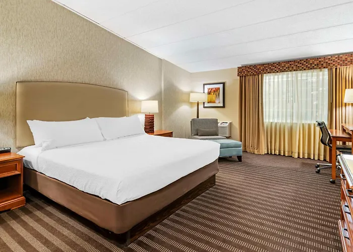 Best Hotels Close to Mercy Hospital Springfield