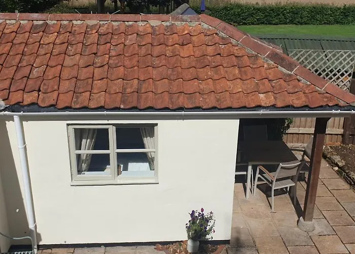 Top Hotels Near Lacock Abbey for a Timeless Stay